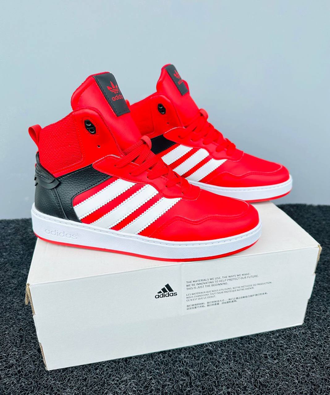 ¡LLEGANDOBOTA ADIDAS – Comodidad, Estilo y Resistencia en Cada Paso!