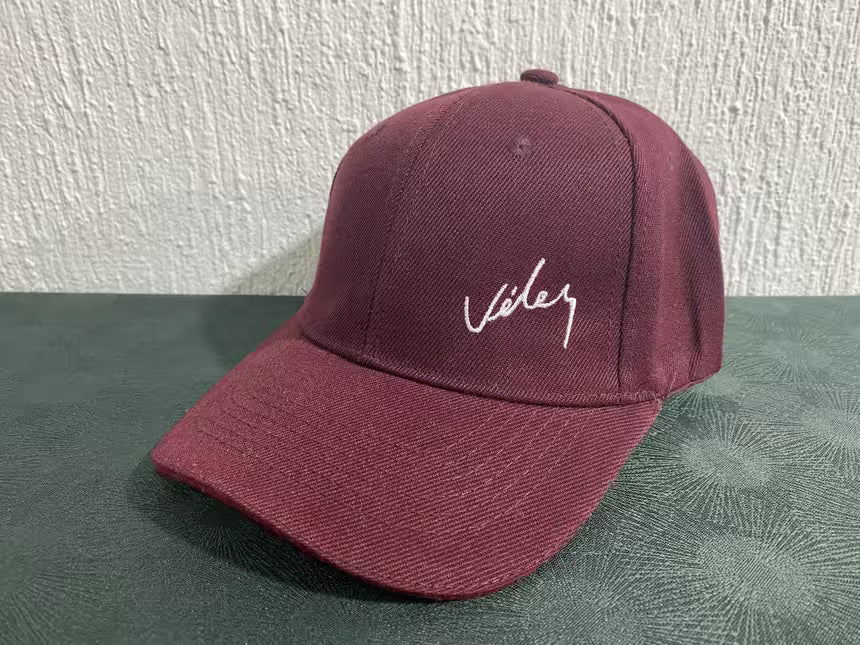 Gorra Vélez Premium Bordada – Estilo Minimalista