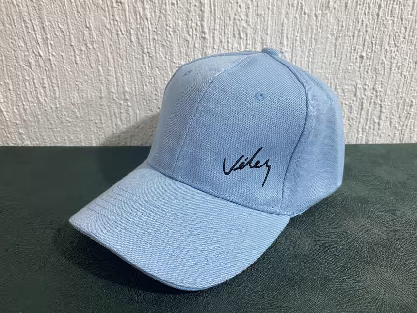 Gorra Vélez Premium Bordada – Estilo Minimalista