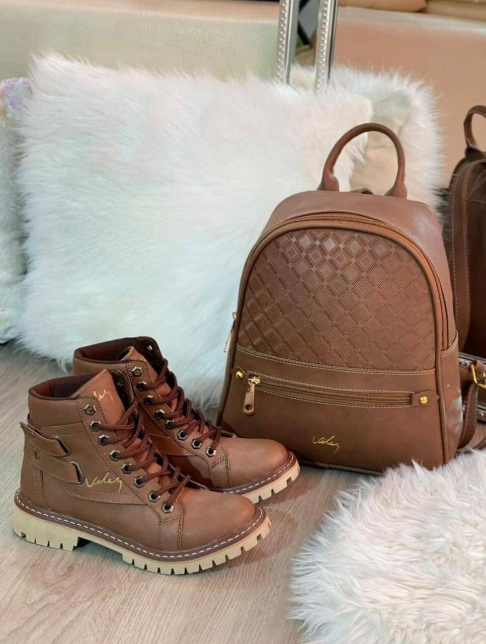 Combo Exclusivo Vélez: Bolso Elegante + Botín de Lujo